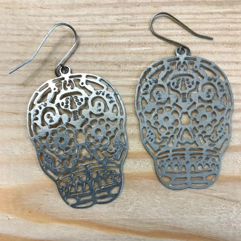 Halloween skulls Day of dead silver earrings pair - Picture 2 of 5